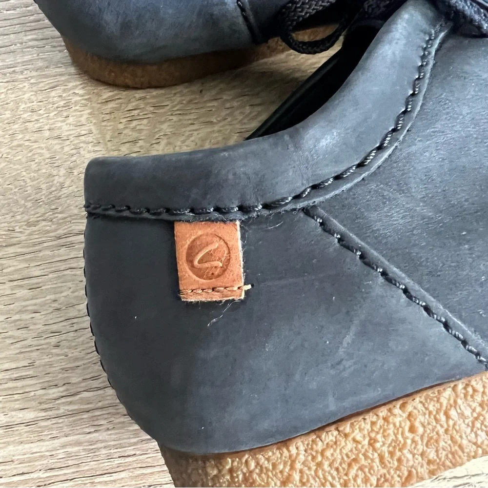 Clarks preowned condición